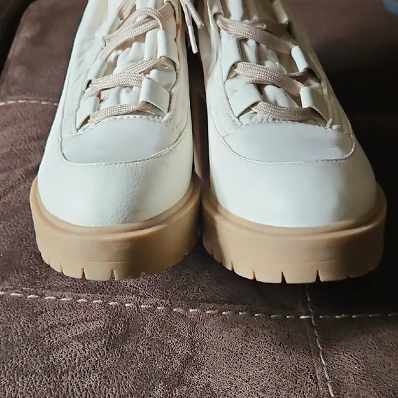 Dolce Vita Celida Women’s Chunky Lug Heel Ankle Combat Boots - Cream/Tan 10 - Picture 7 of 15